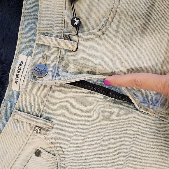 Super light wash, distressed two tone One Teaspoon skirt size 26! - Picture 7 of 10
